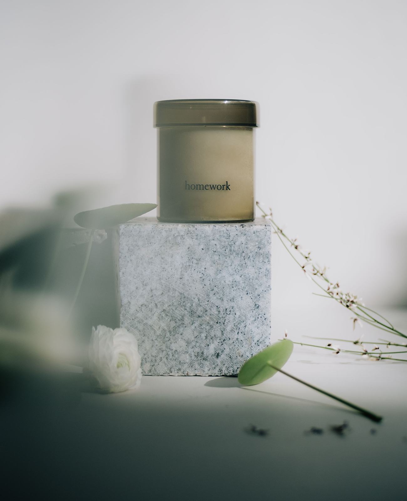 homework-water-candle-duftkerze-180g-floral image 4
