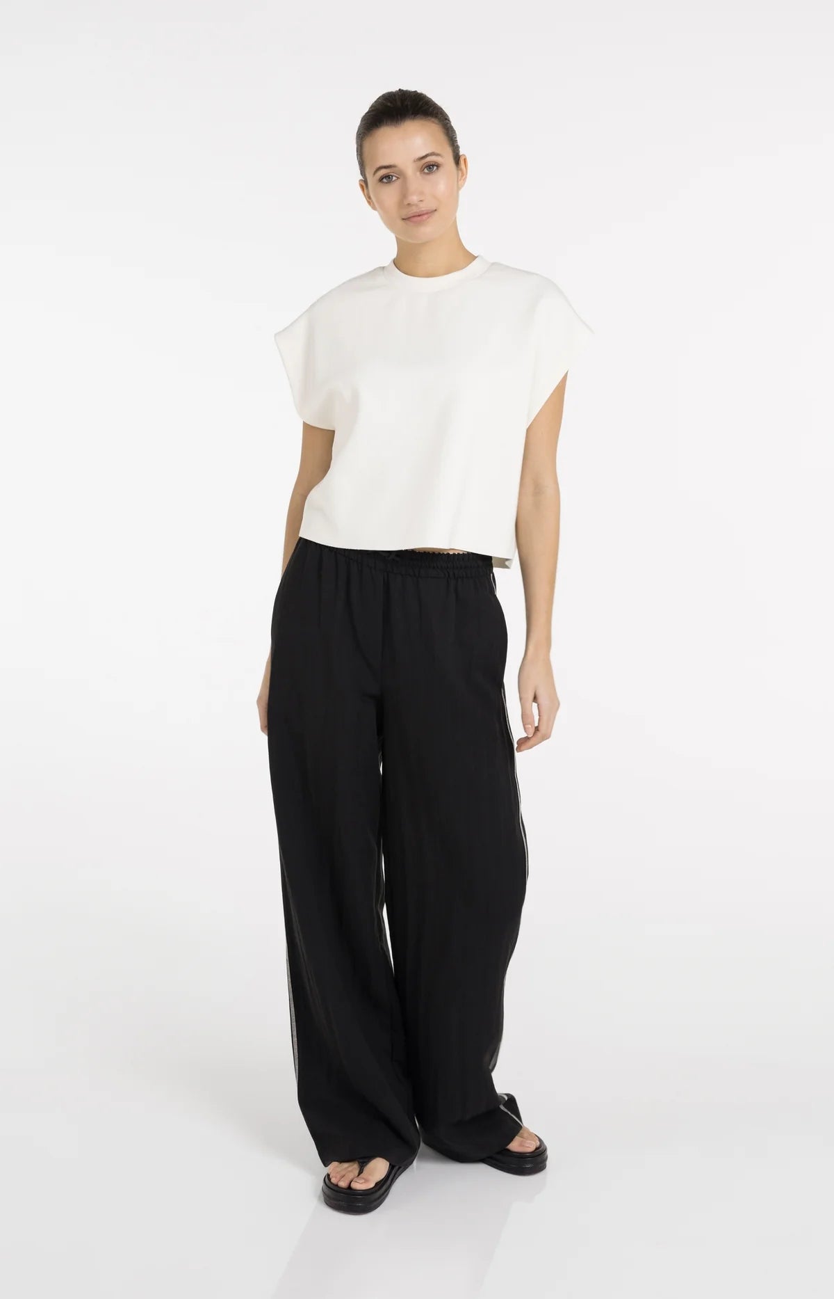 yaya-wide-leg-hose-kontrastn-hte-schwarz-weites-bein image 2