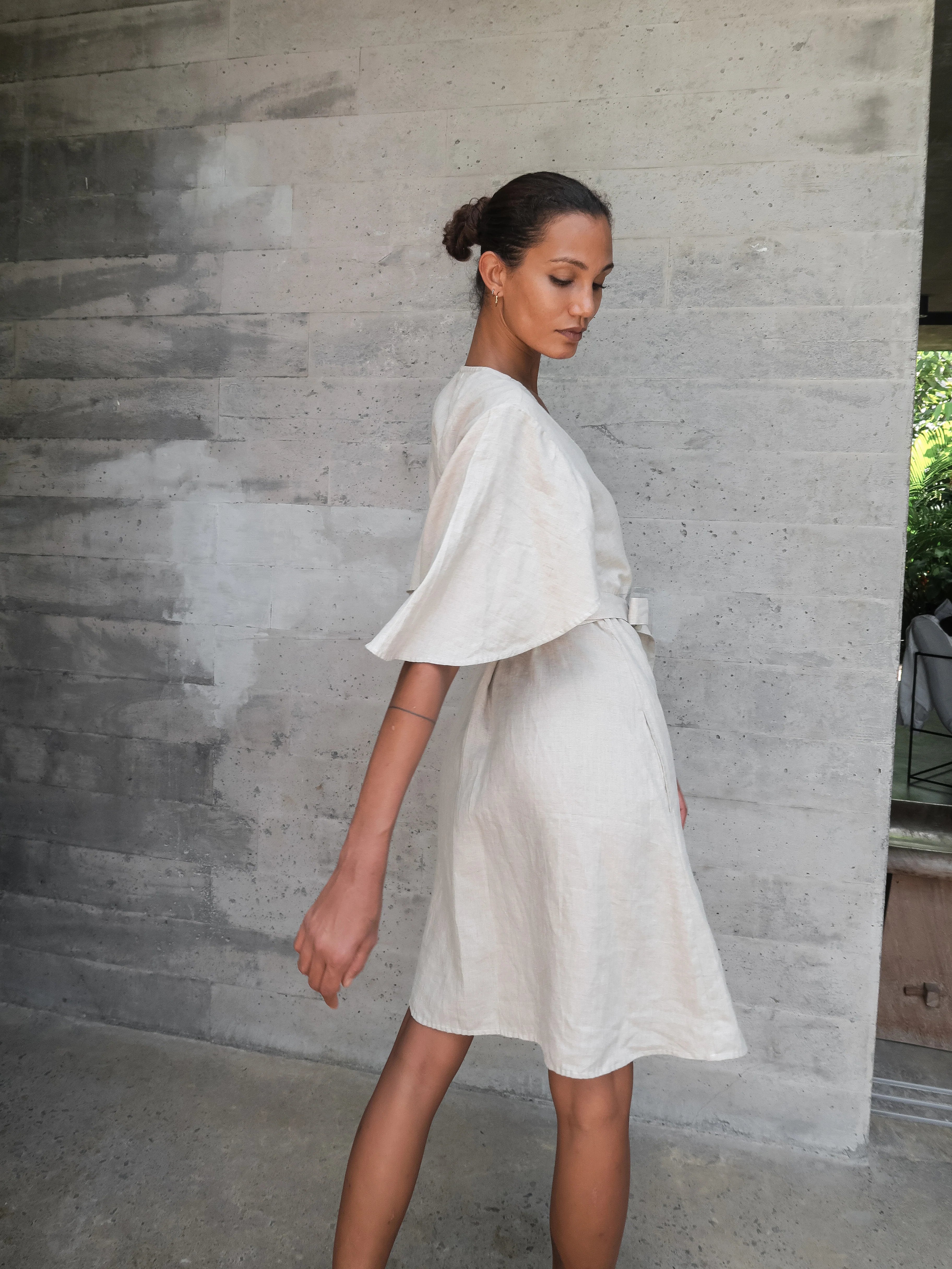 luciee-ayla-wickelkleid-leinen-sand-midikleid image 3