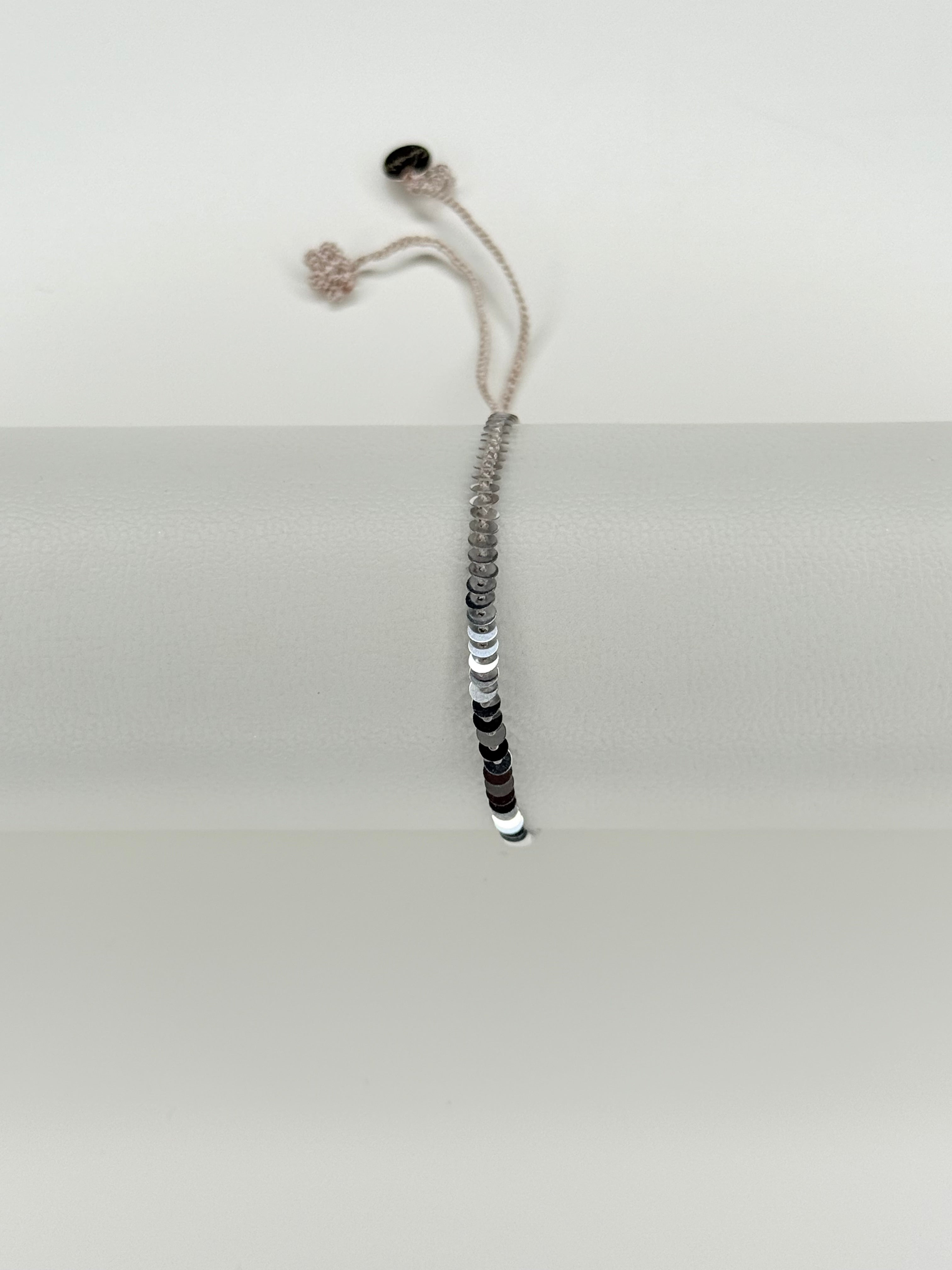 pam-h-kelarmband-mit-pailletten-wei-verstellbar image 4