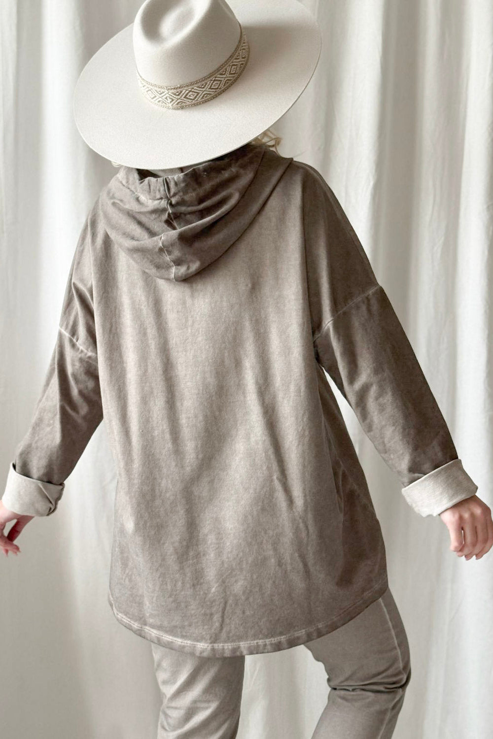 bypias-peace-love-oversize-hoodie-taupe-baumwolle image 2