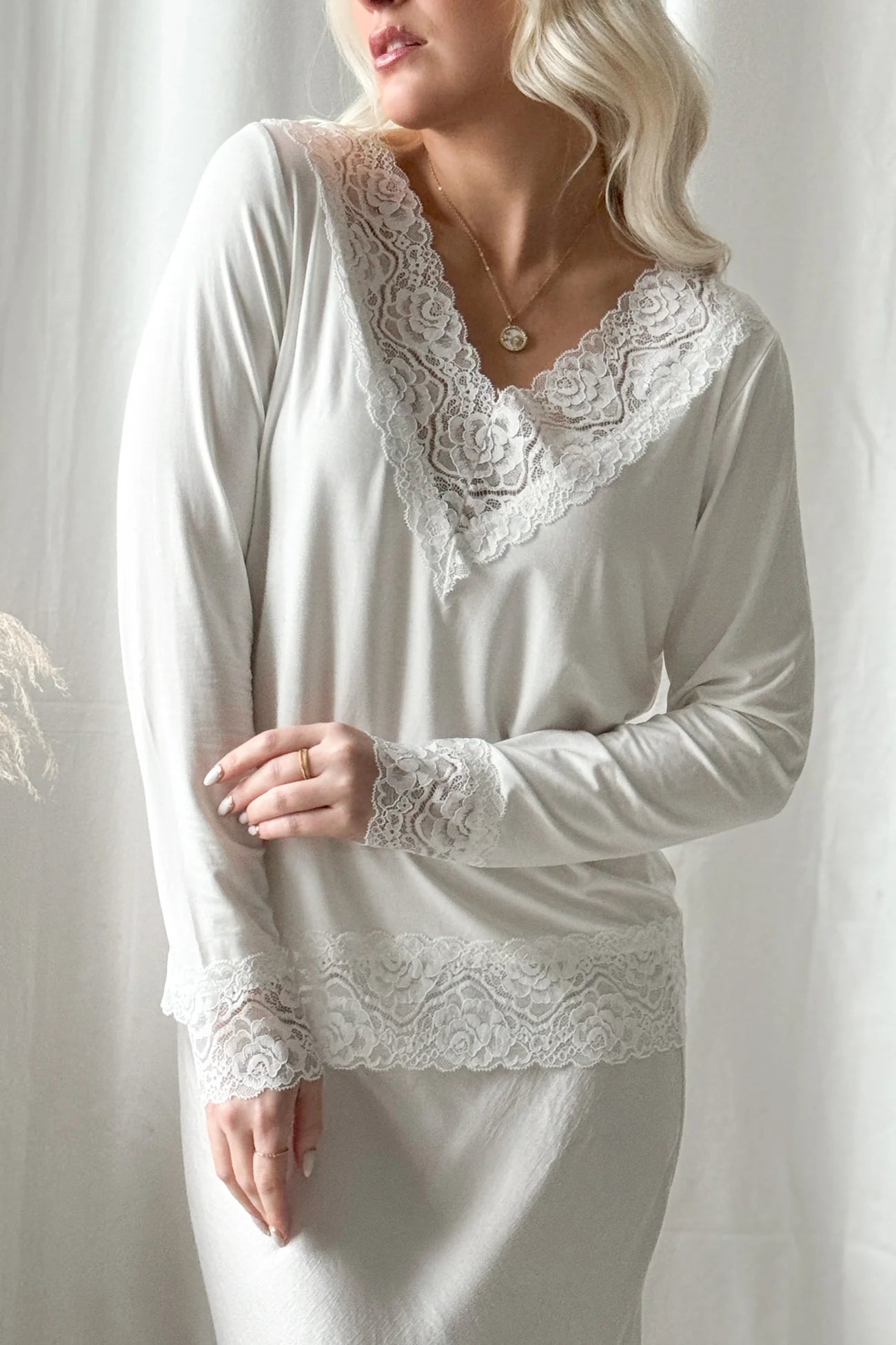 bypias-langarmshirt-divine-bambus-wei-mit-spitze-gr-s image 3