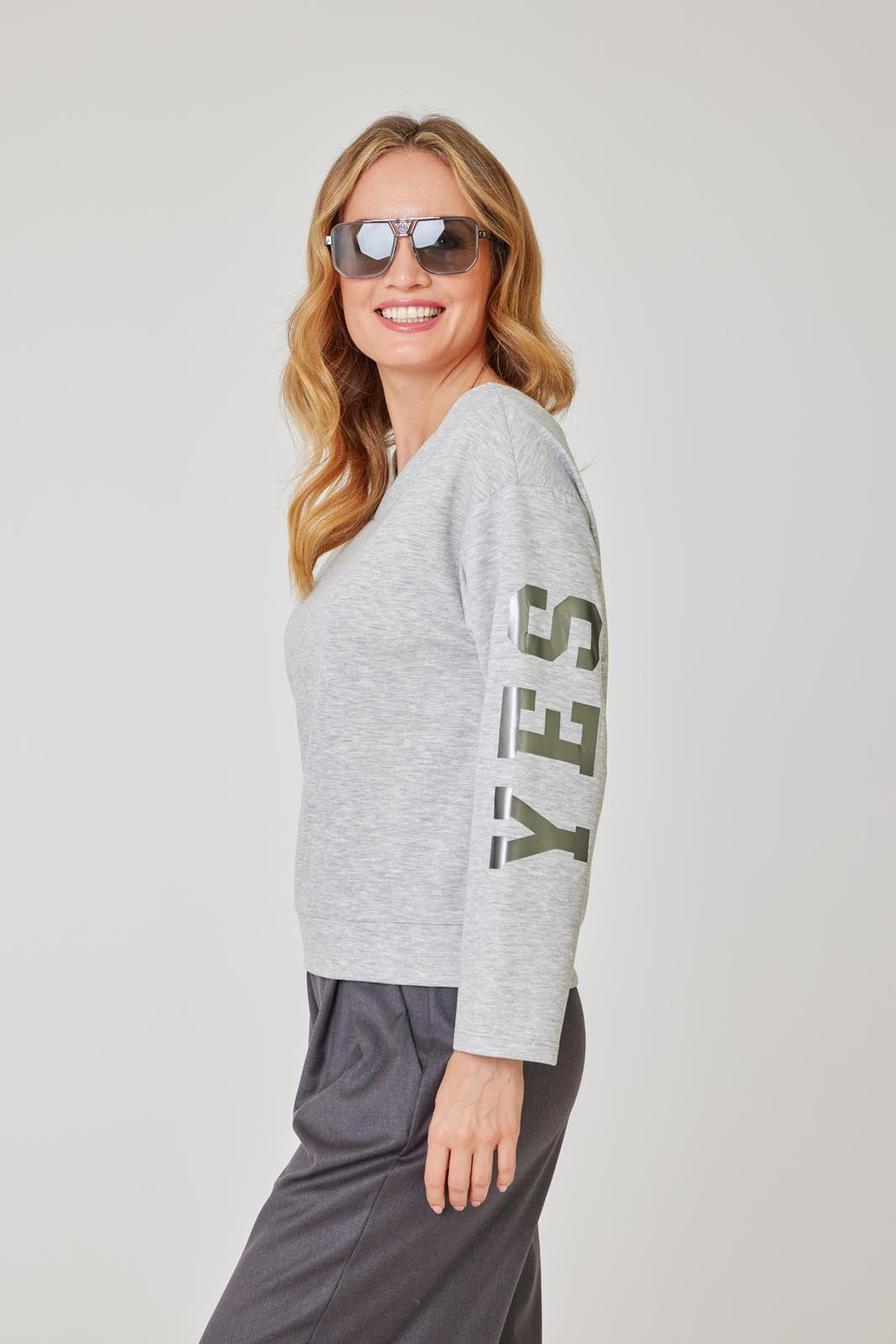 ein-st-ck-vom-gl-ck-yes-sweatshirt-rmelprint-grau-sweater image 1