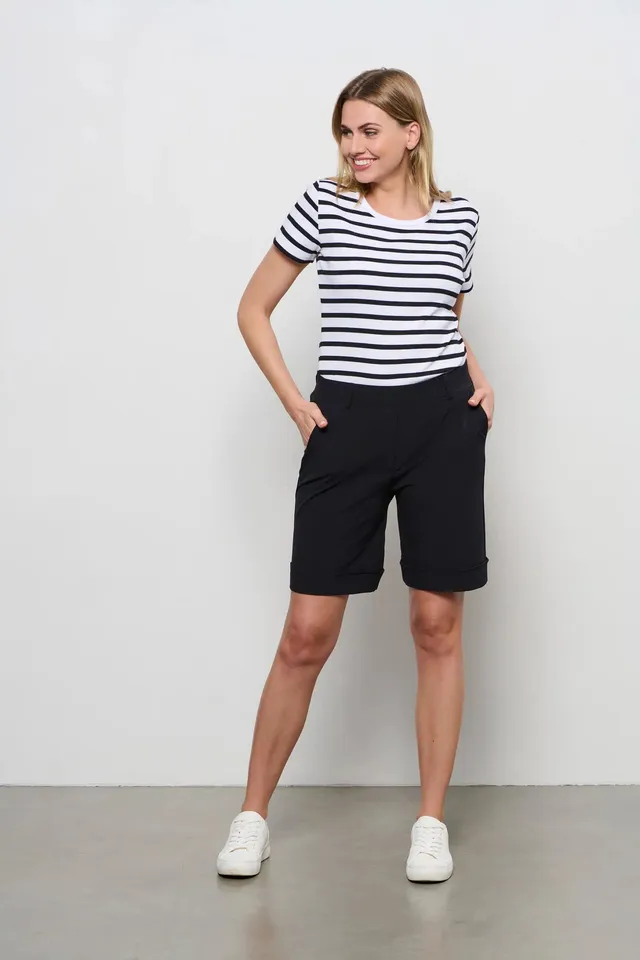 ein-st-ck-vom-gl-ck-philis-basic-travel-shorts-schwarz image 1