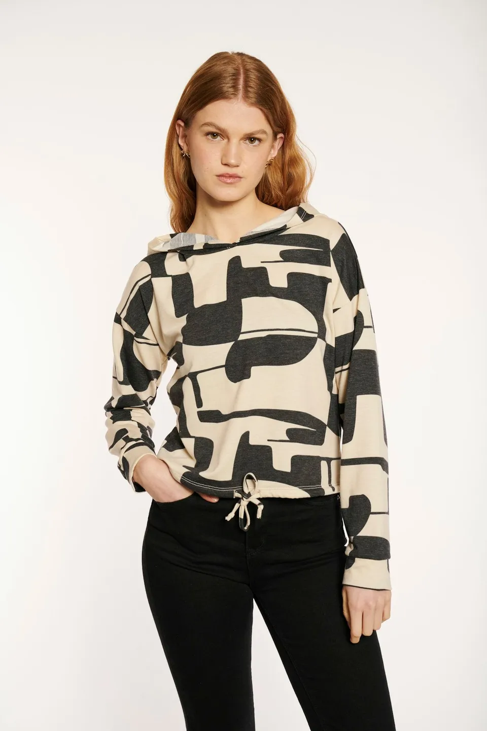 hailys-baria-kurzer-hoodie-beige-grau-gemustert image 1