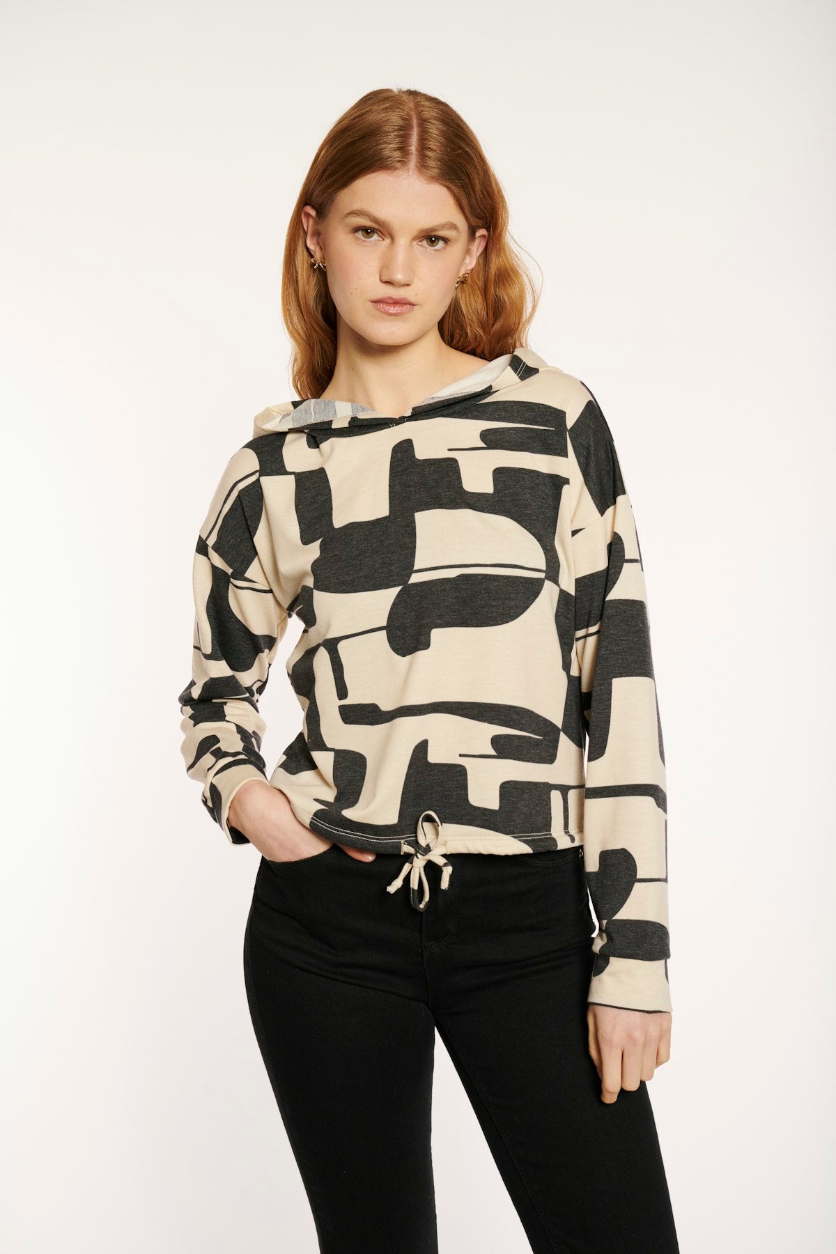 hailys-baria-kurzer-hoodie-beige-grau-gemustert image 1
