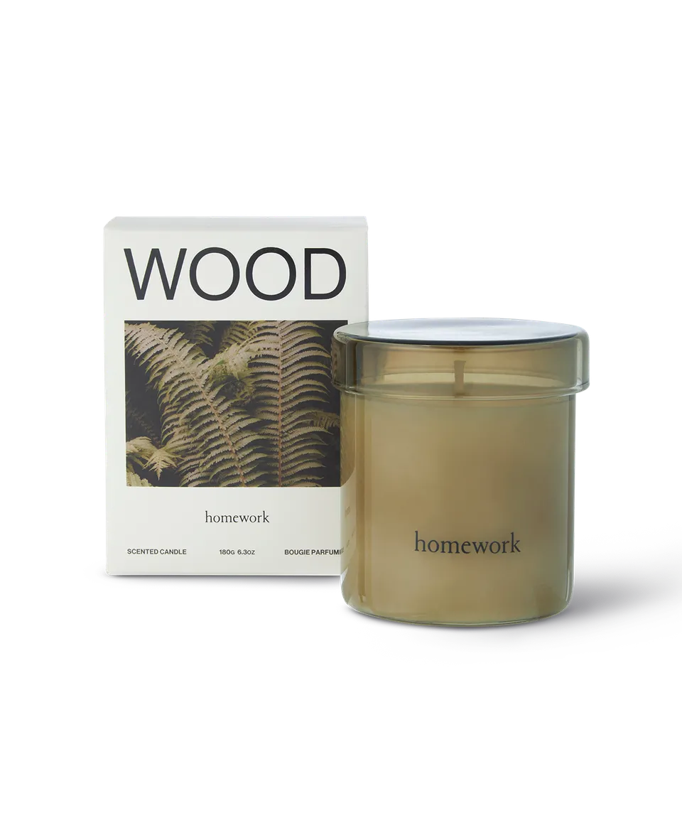 homework-candles-wood-duftkerze-180g-gr-ne-holznoten image 1
