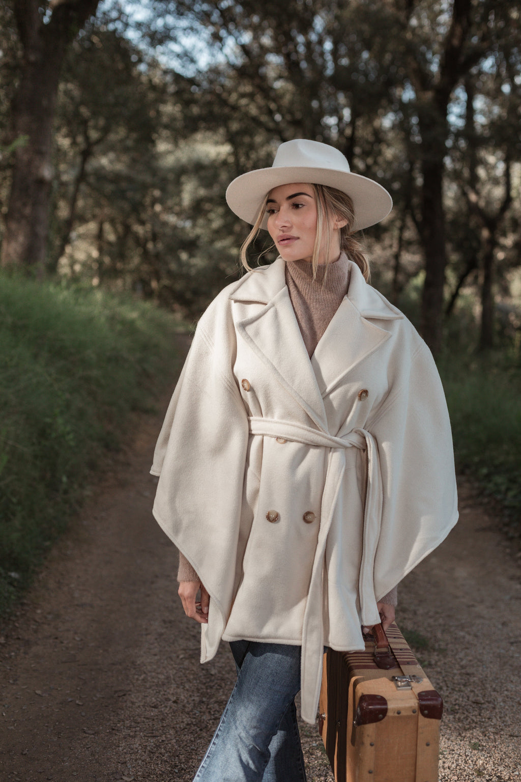 ein-st-ck-vom-gl-ck-bernadine-poncho-jacke-offwhite image 1