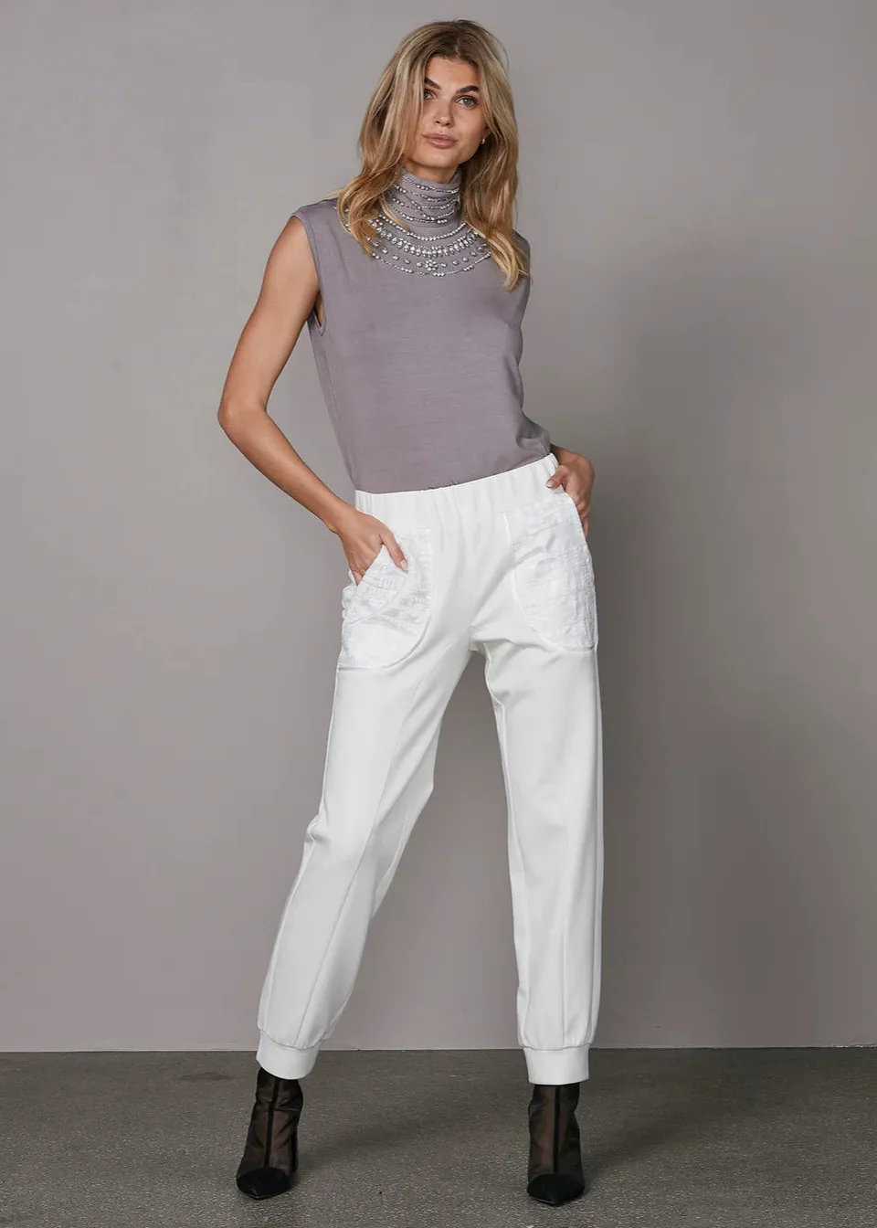 n-denmark-yarin-jogger-offwhite-elastischer-bund image 1