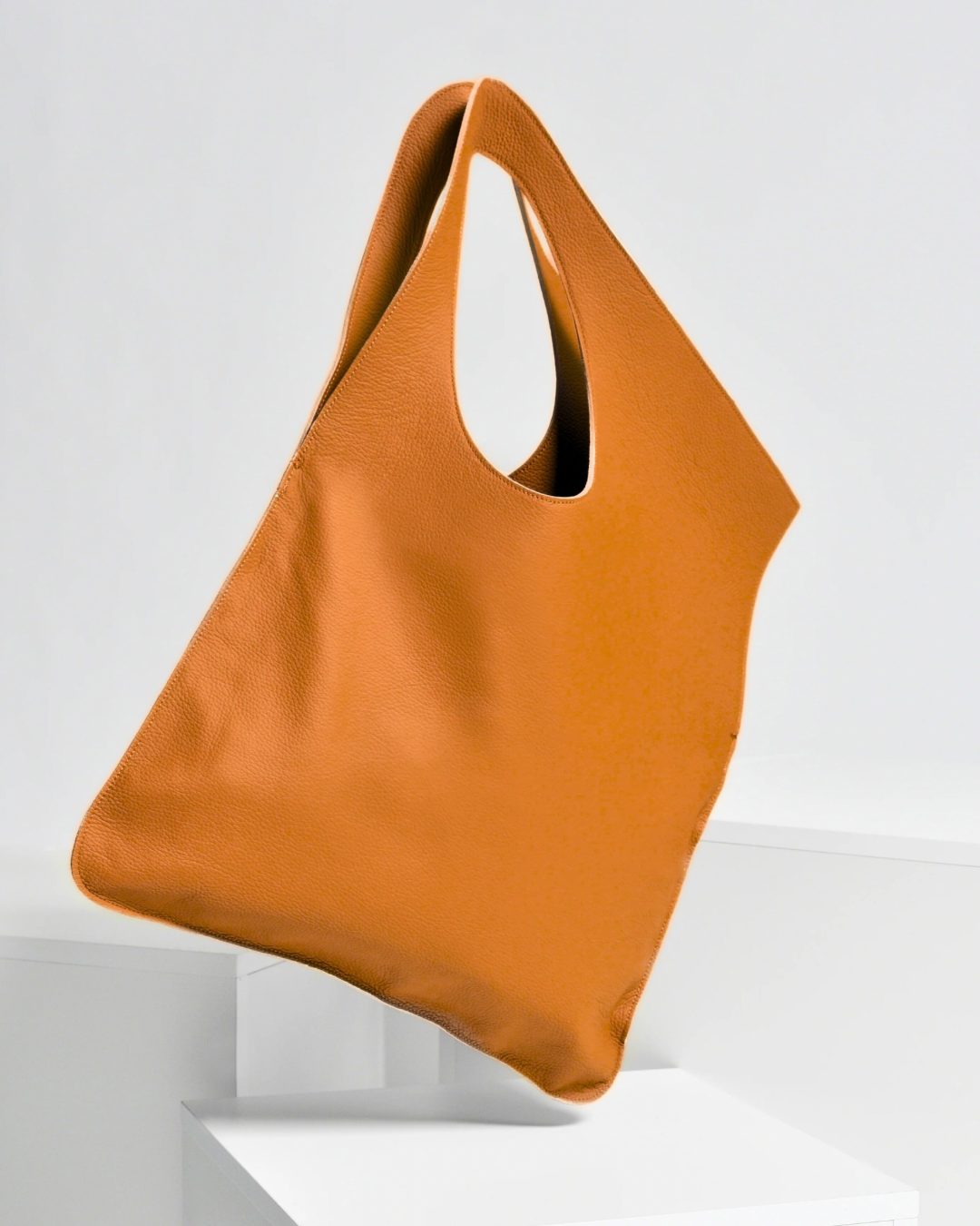 aakasha-roma-handtasche-echtleder-quadratisch-caramel image 1
