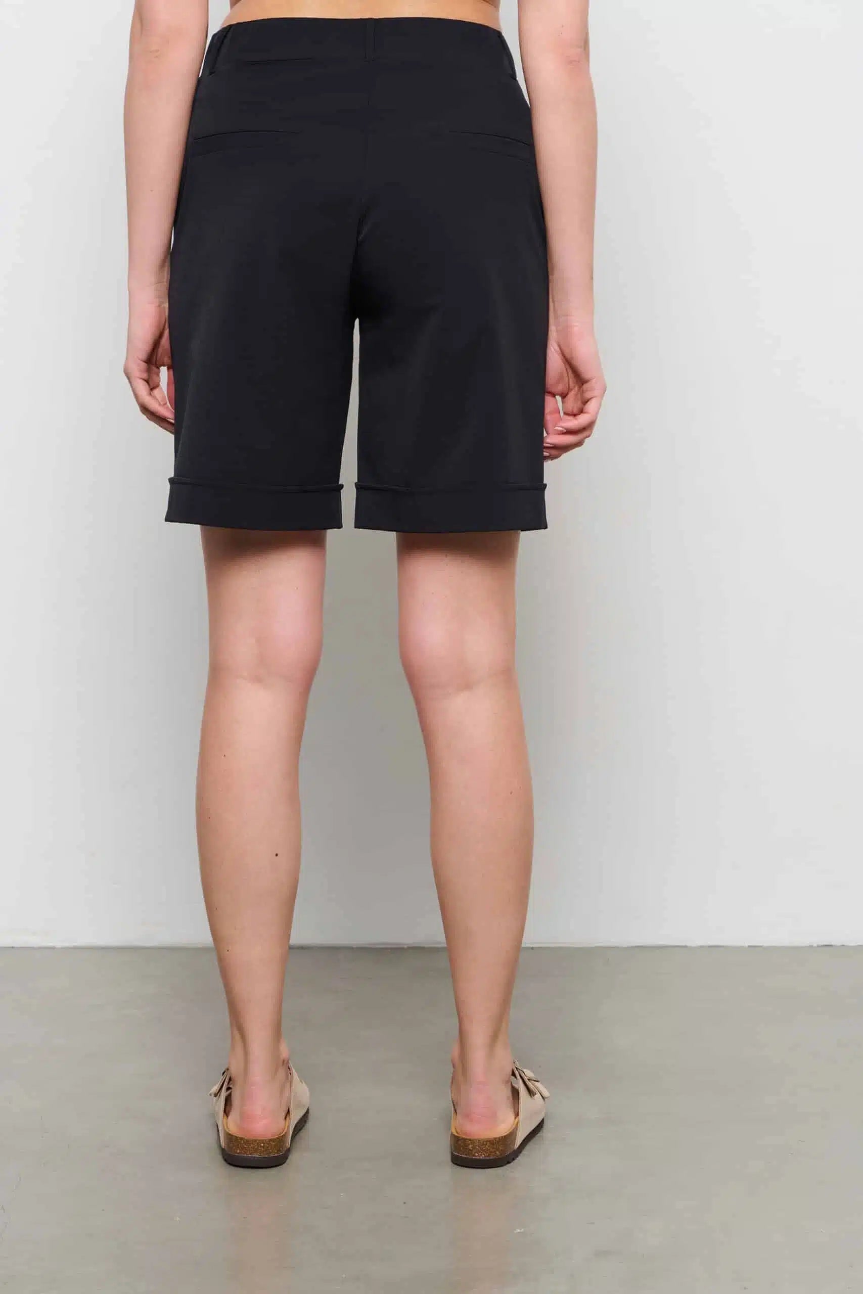 ein-st-ck-vom-gl-ck-philis-basic-travel-shorts-schwarz image 4