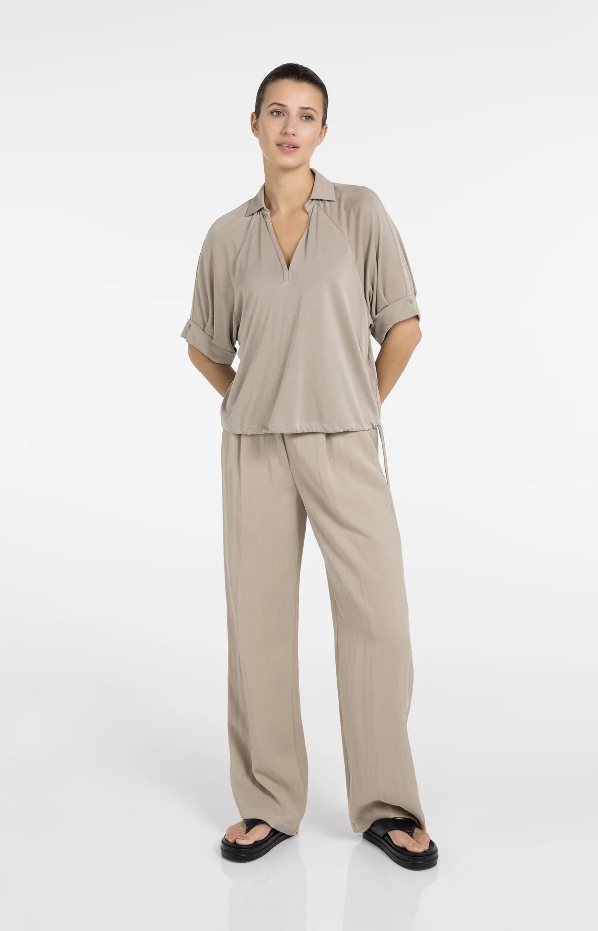 yaya-jersey-oberteil-zierfalten-v-ausschnitt-shirt-taupe image 6