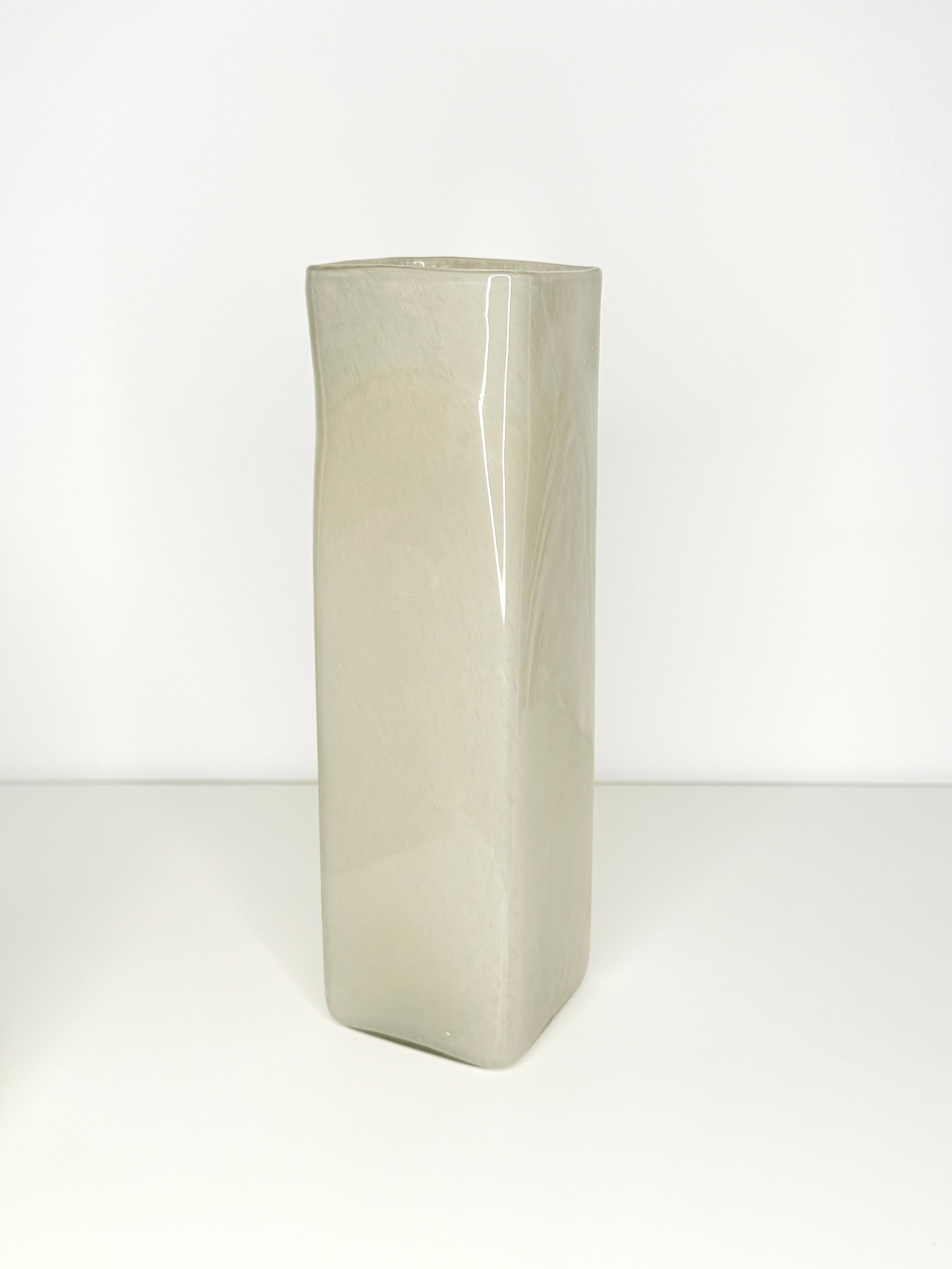 hohe-glasvase-sandgrau-dickwandig-35-cm-zweige image 2