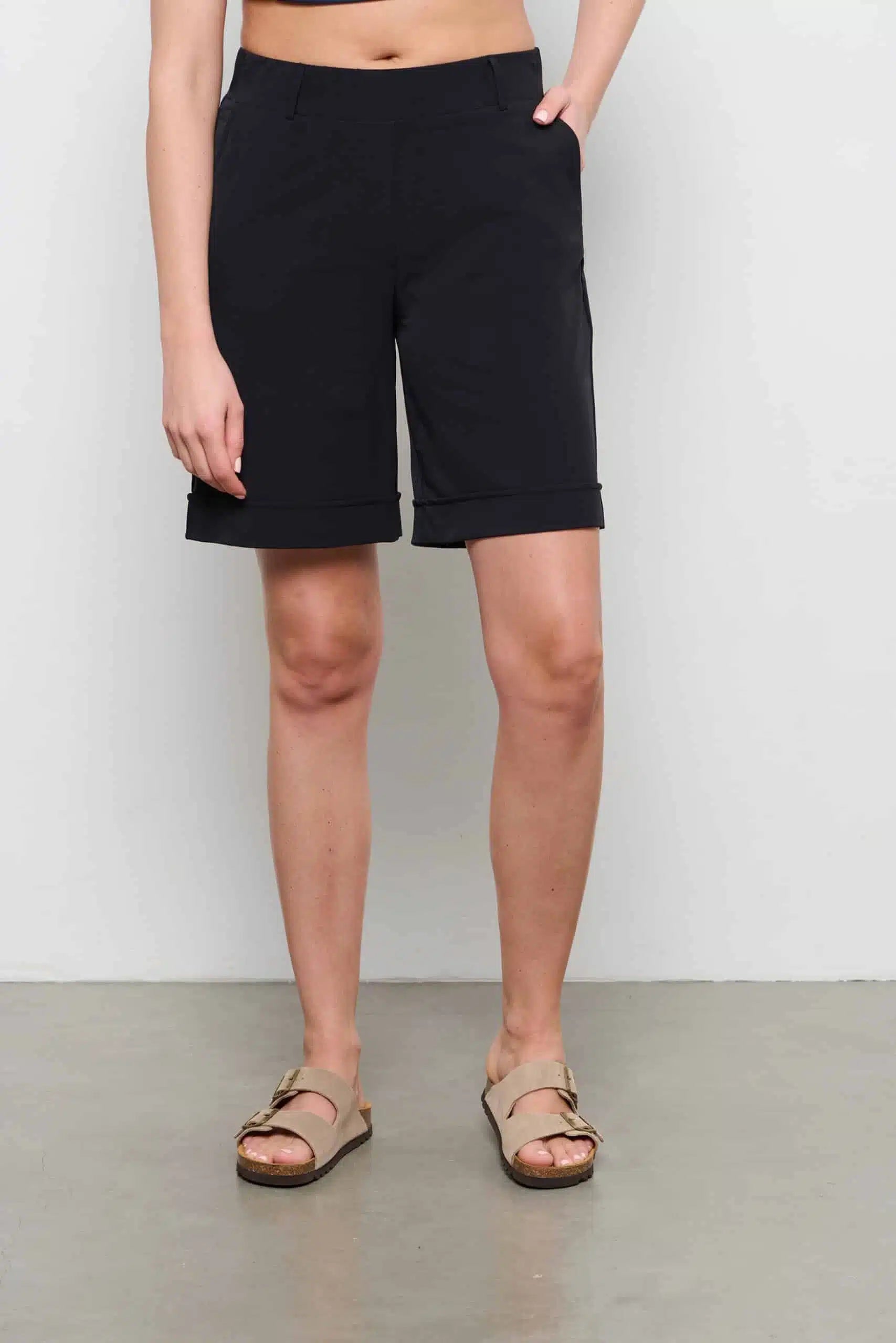 ein-st-ck-vom-gl-ck-philis-basic-travel-shorts-schwarz image 5