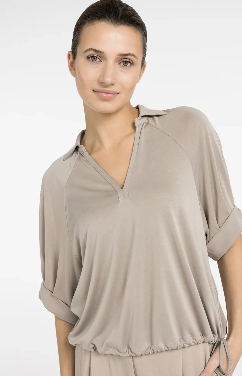 yaya-jersey-oberteil-zierfalten-v-ausschnitt-shirt-taupe image 1