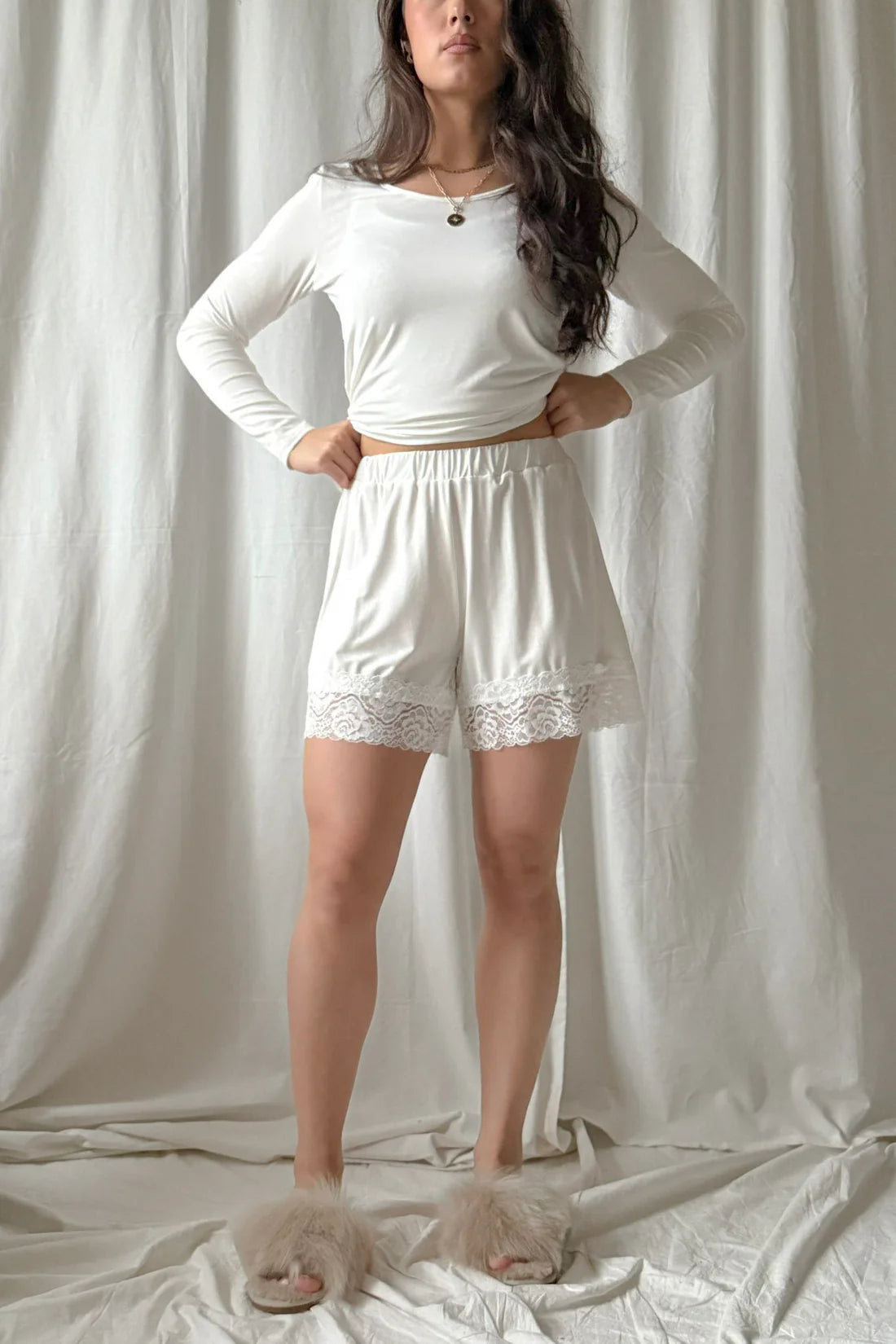 bypias-lace-bambus-shorts-damen-wei-spitzensaum image 2