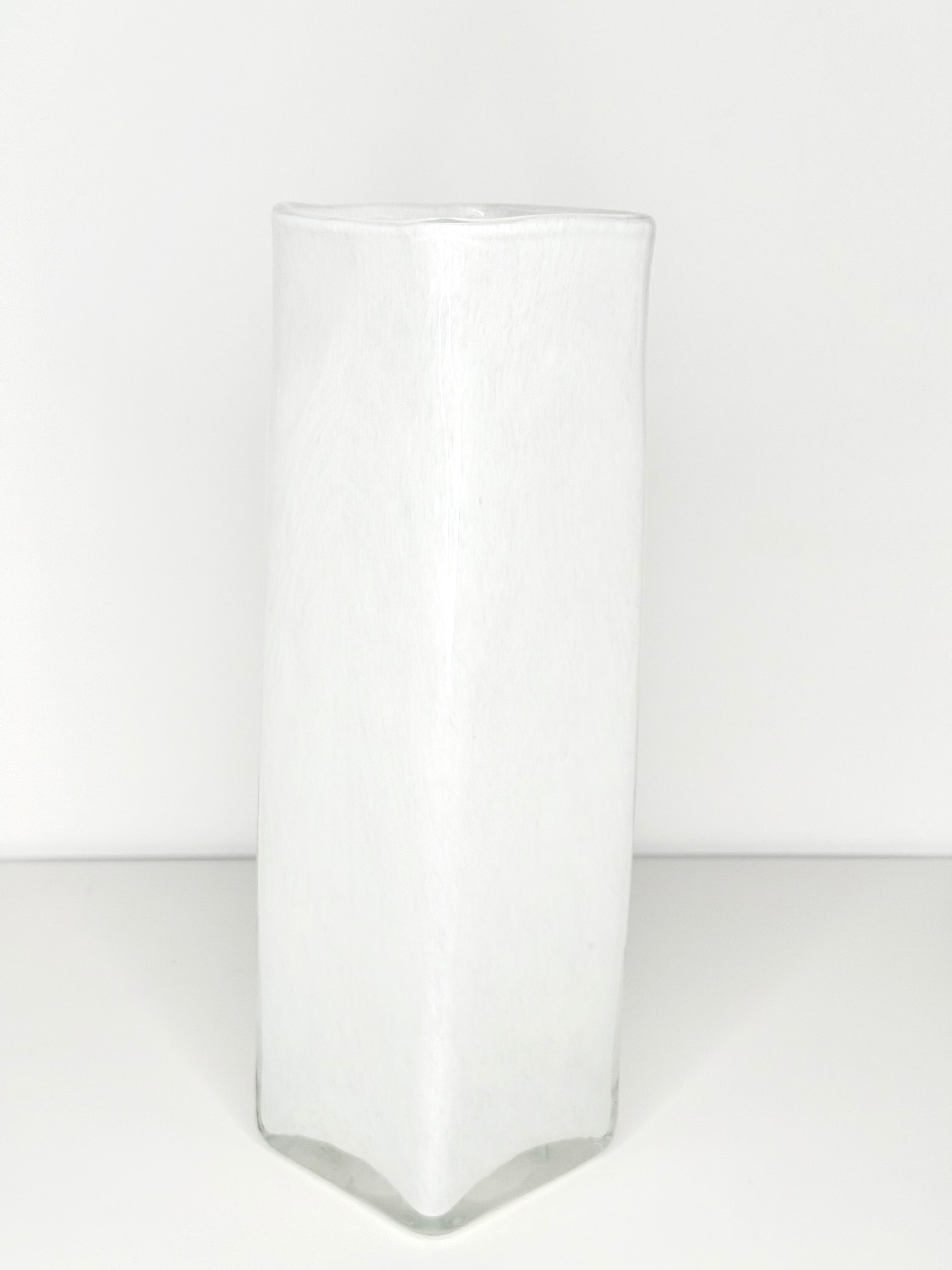 wei-e-glasvase-dickwandig-skulptural-35-cm-dekovase image 1