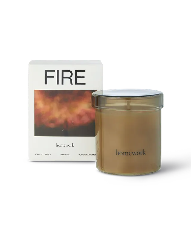 homework-candles-fire-duftkerze-280g-rauchiges-holz image 1