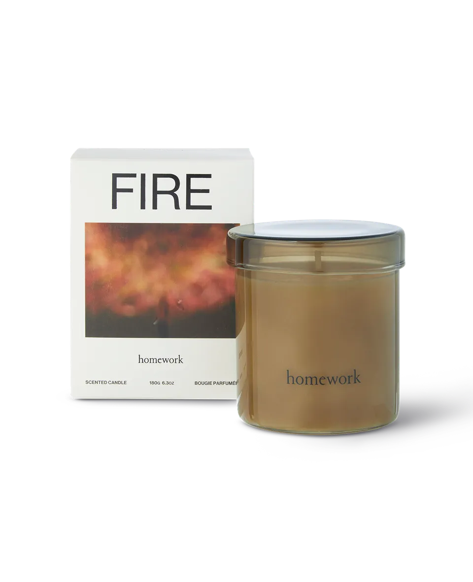 homework-candles-fire-duftkerze-280g-rauchiges-holz image 1