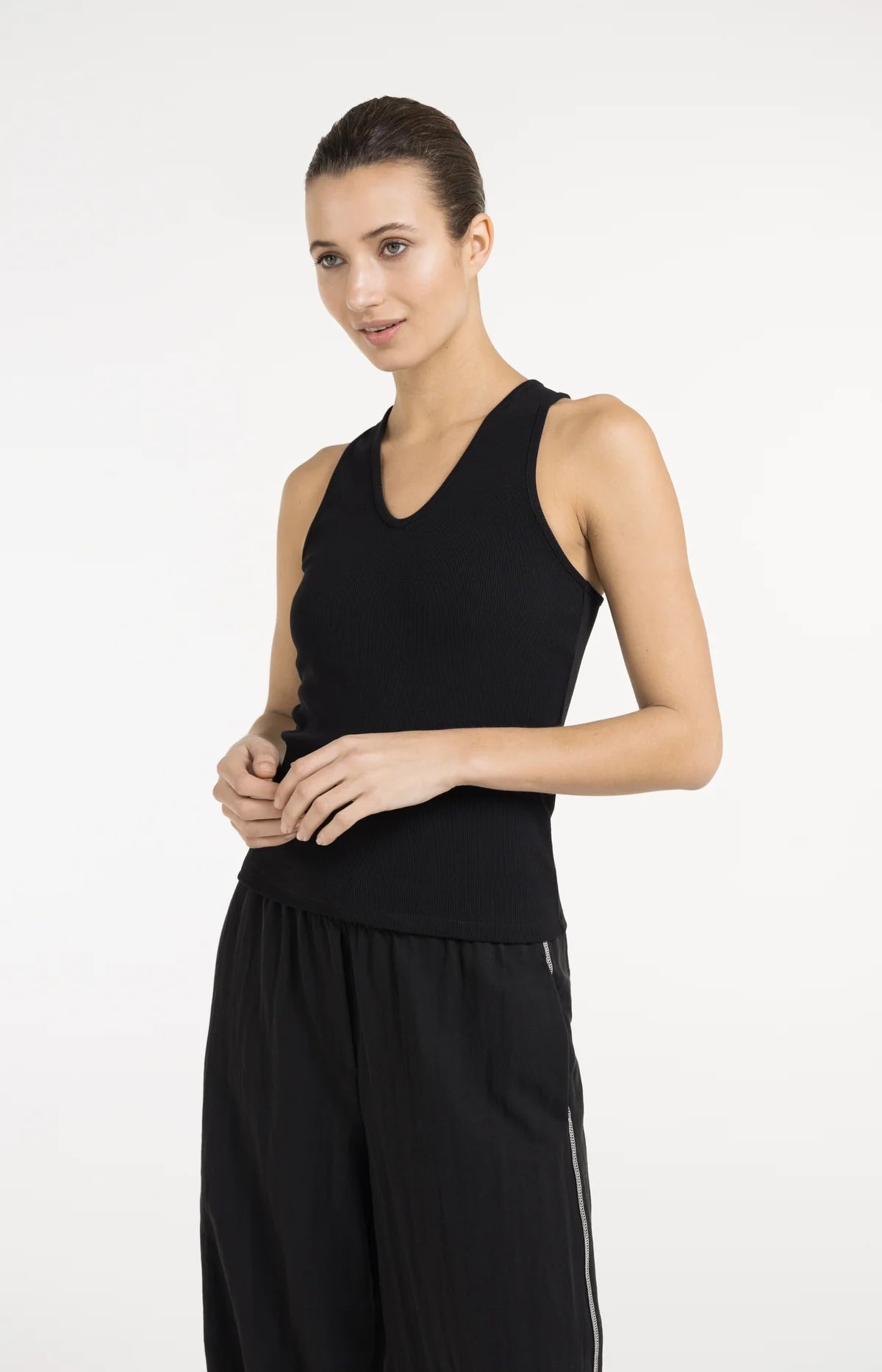 yaya-ripp-top-schwarz-gr-e-s-v-ausschnitt-top image 6