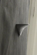 wandregal-beton-hellgrau-handgemacht-420x140-mm image 4