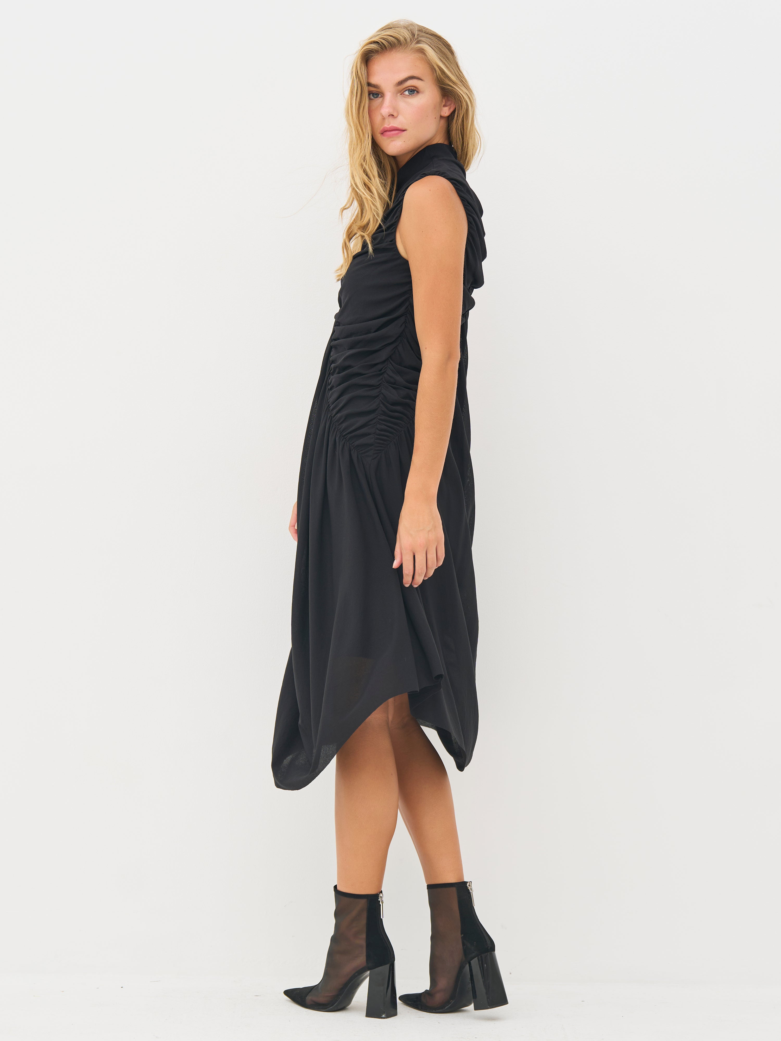 n-denmark-beth-midikleid-schwarz-asymmetrisch-drapiert image 3
