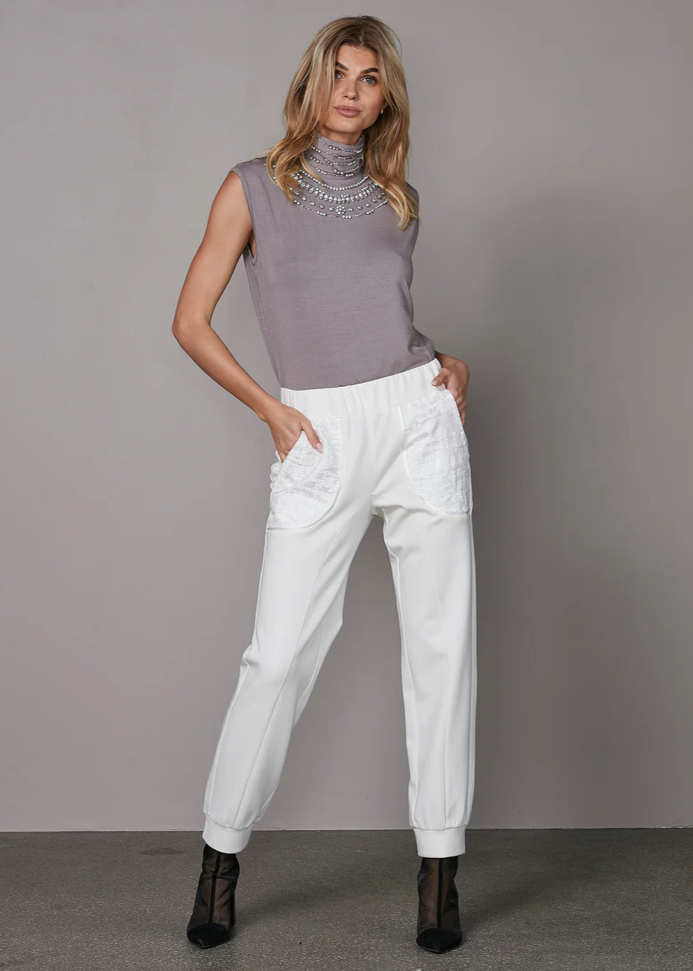 n-denmark-yarin-jogger-offwhite-elastischer-bund image 1