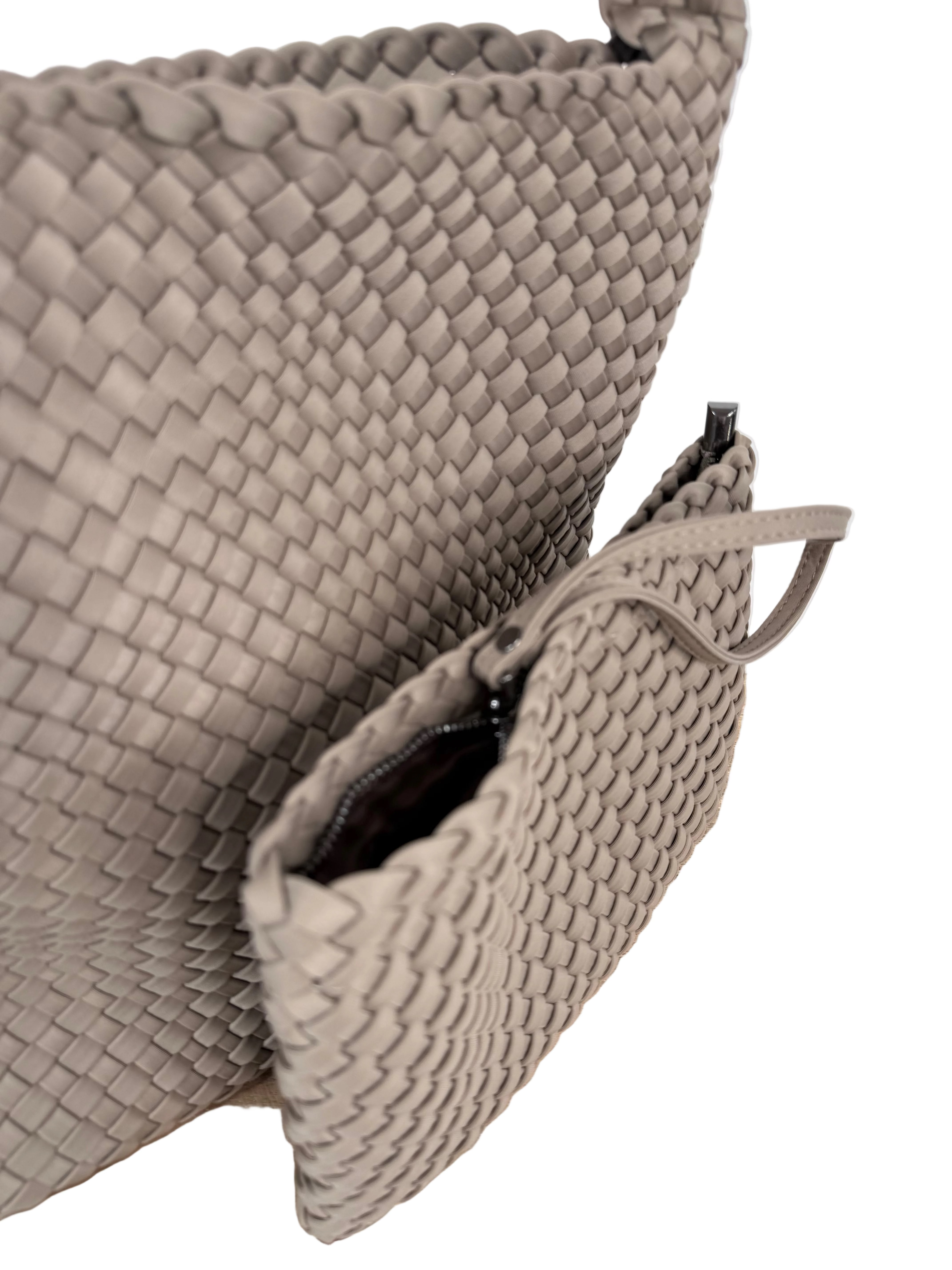 neopren-handtasche-taupe-geflochten-klein-magnetverschluss image 4