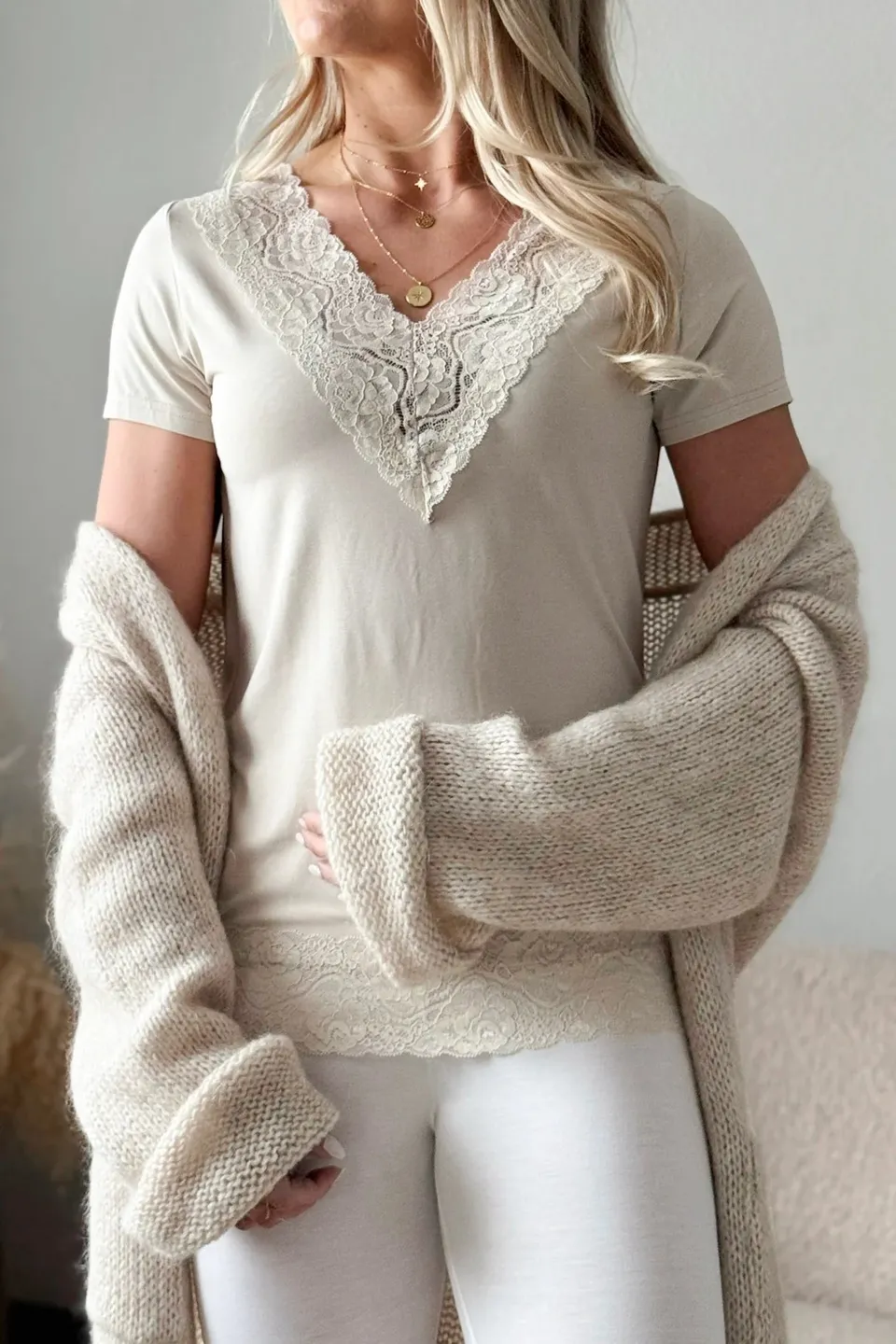 bypias-elodie-bambus-t-shirt-damen-beige-mit-spitze image 1