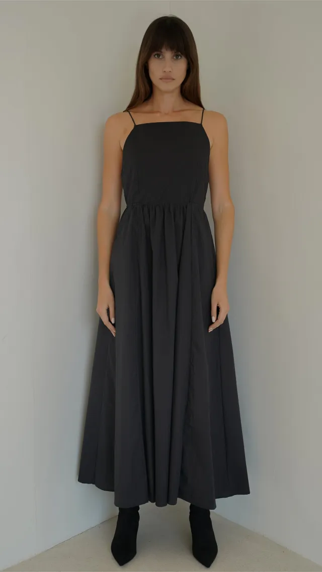 ein-st-ck-vom-gl-ck-calliope-midikleid-schwarz-bio-baumwolle-r-ckenfrei image 1
