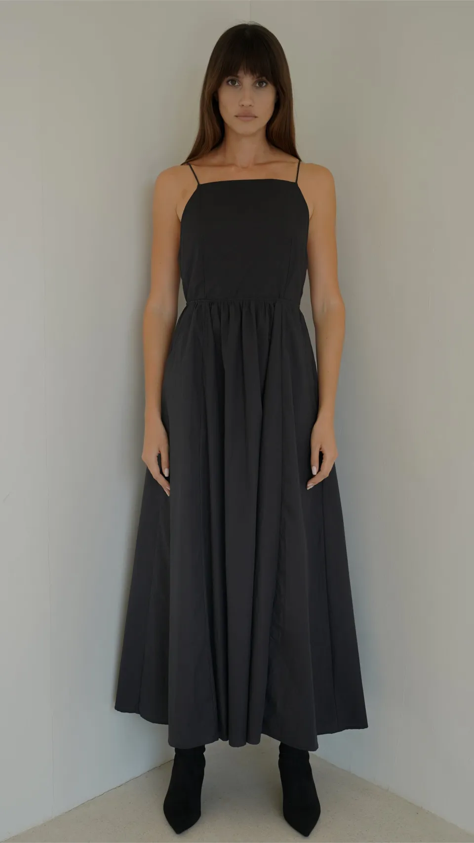 ein-st-ck-vom-gl-ck-calliope-midikleid-schwarz-bio-baumwolle-r-ckenfrei image 1