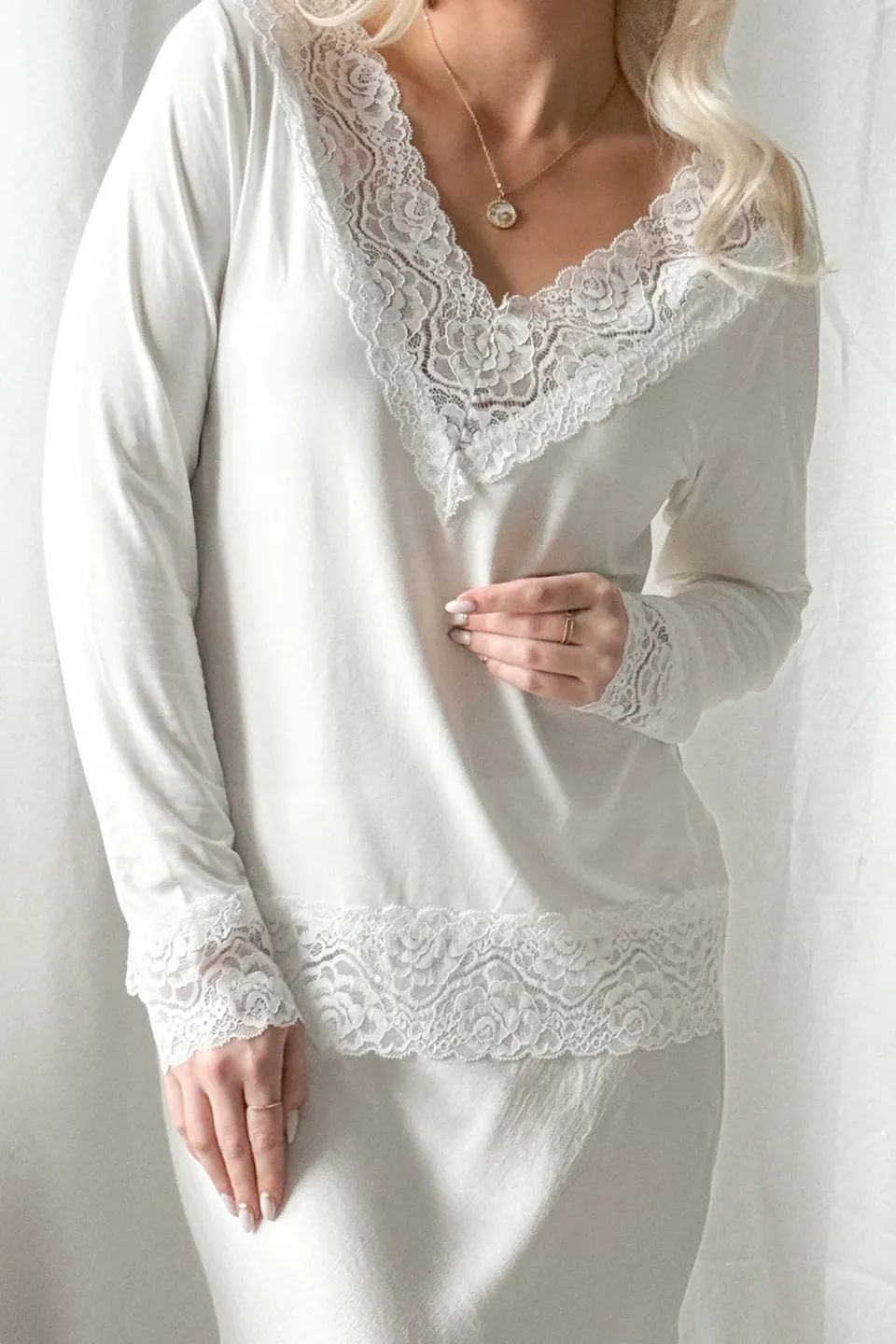 bypias-langarmshirt-divine-bambus-wei-mit-spitze-gr-s image 1