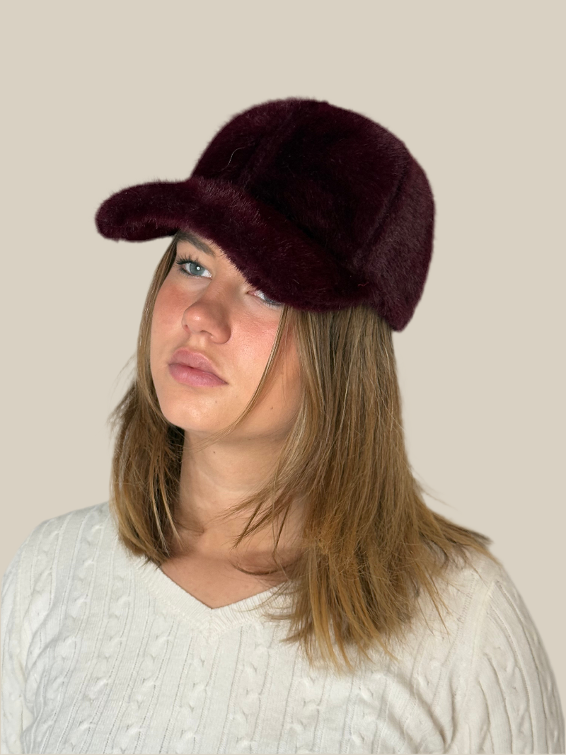 kunstfell-baseball-cap-damen-bordeauxrot-verstellbar-winter image 2