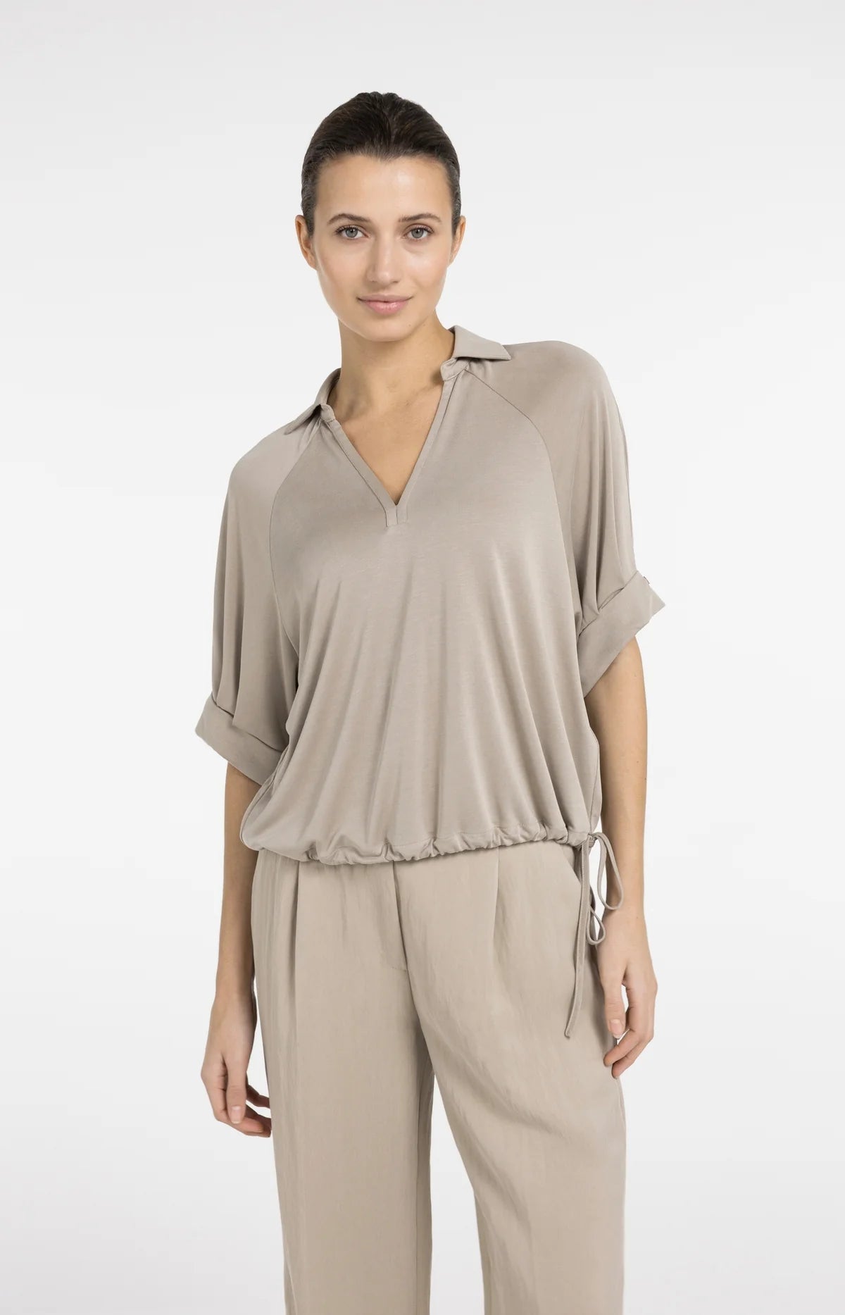yaya-jersey-oberteil-zierfalten-v-ausschnitt-shirt-taupe image 4