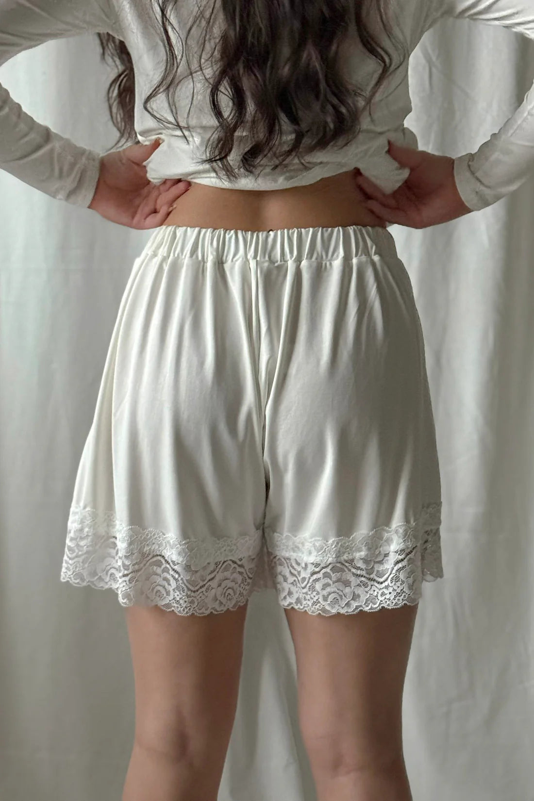 bypias-lace-bambus-shorts-damen-wei-spitzensaum image 3