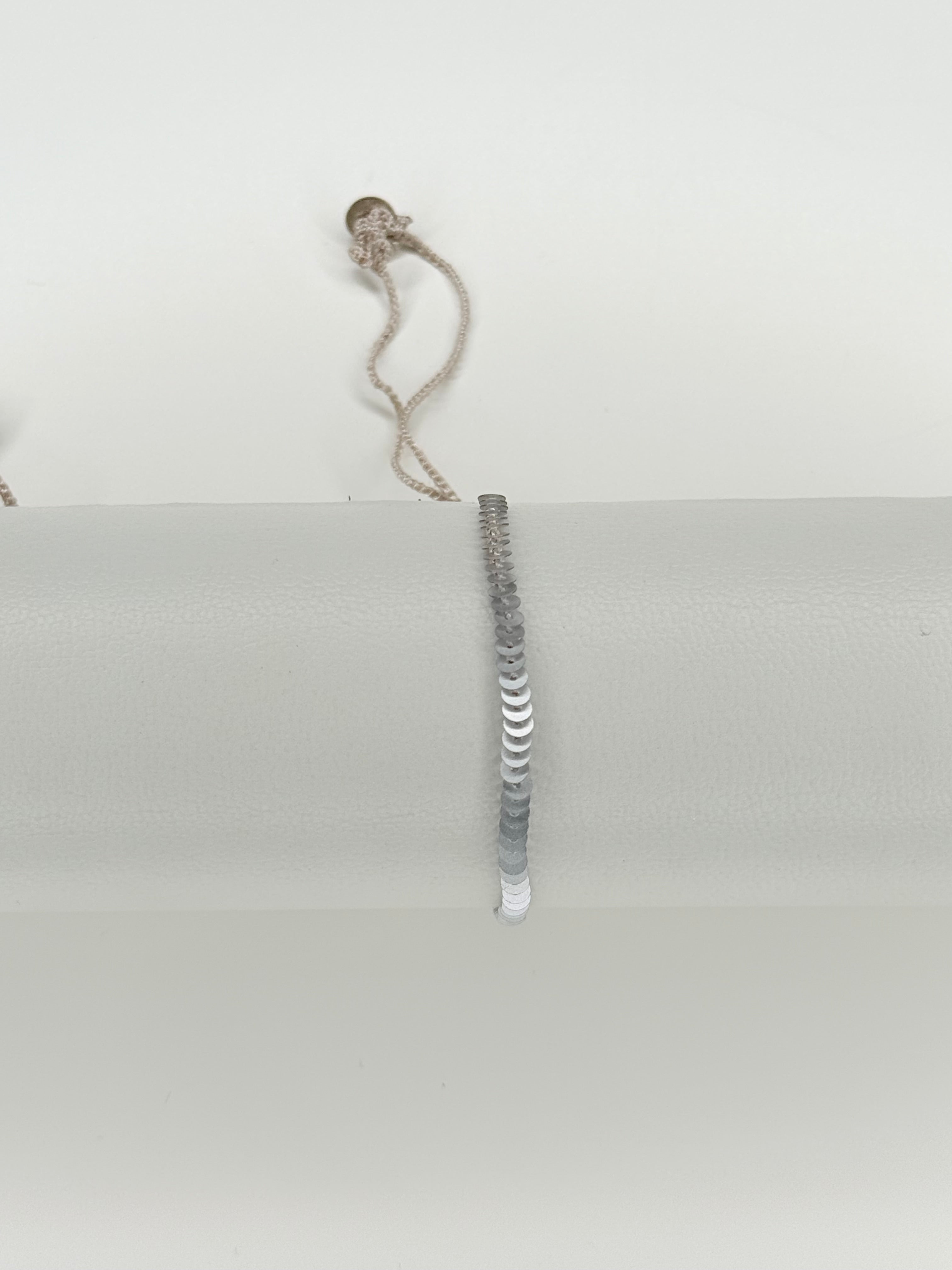 pam-h-kelarmband-mit-pailletten-wei-verstellbar image 3