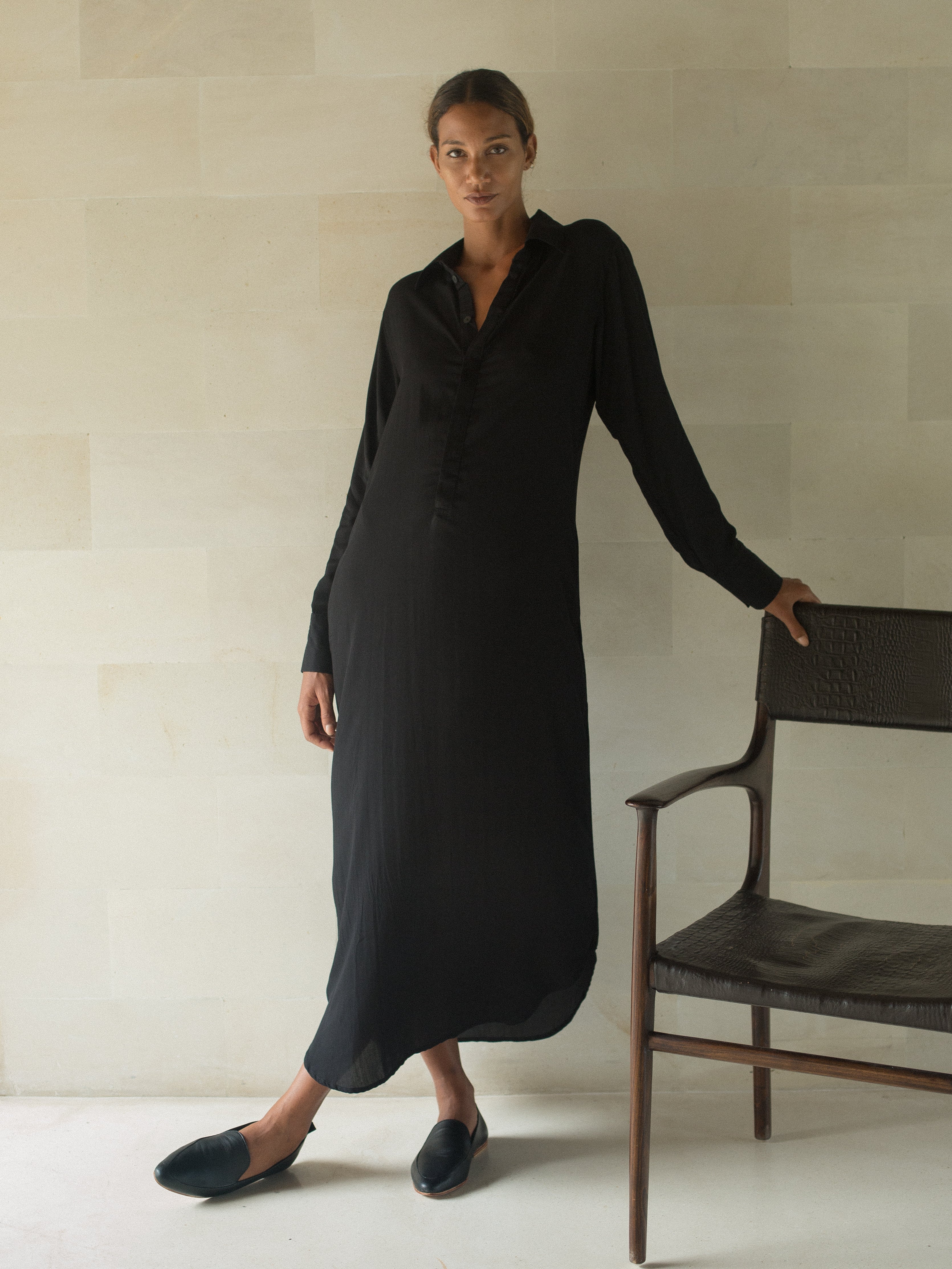 luciee-ava-maxikleid-bambus-schwarz-hemdblusenkleid image 2