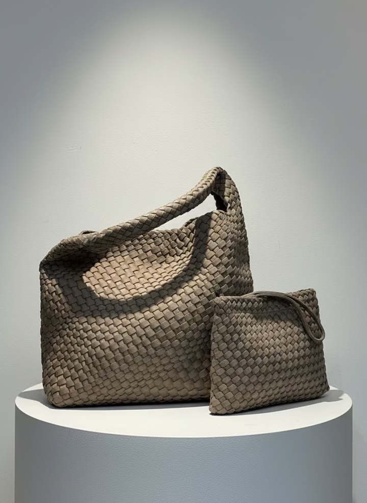 ein-st-ck-vom-gl-ck-neopren-tote-bag-taupe-mit-clutch image 3