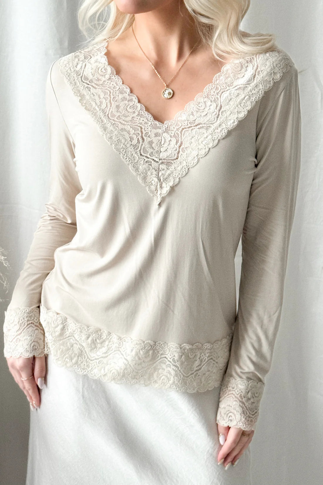 bypias-divine-bambus-langarmshirt-beige-spitze-damen image 1